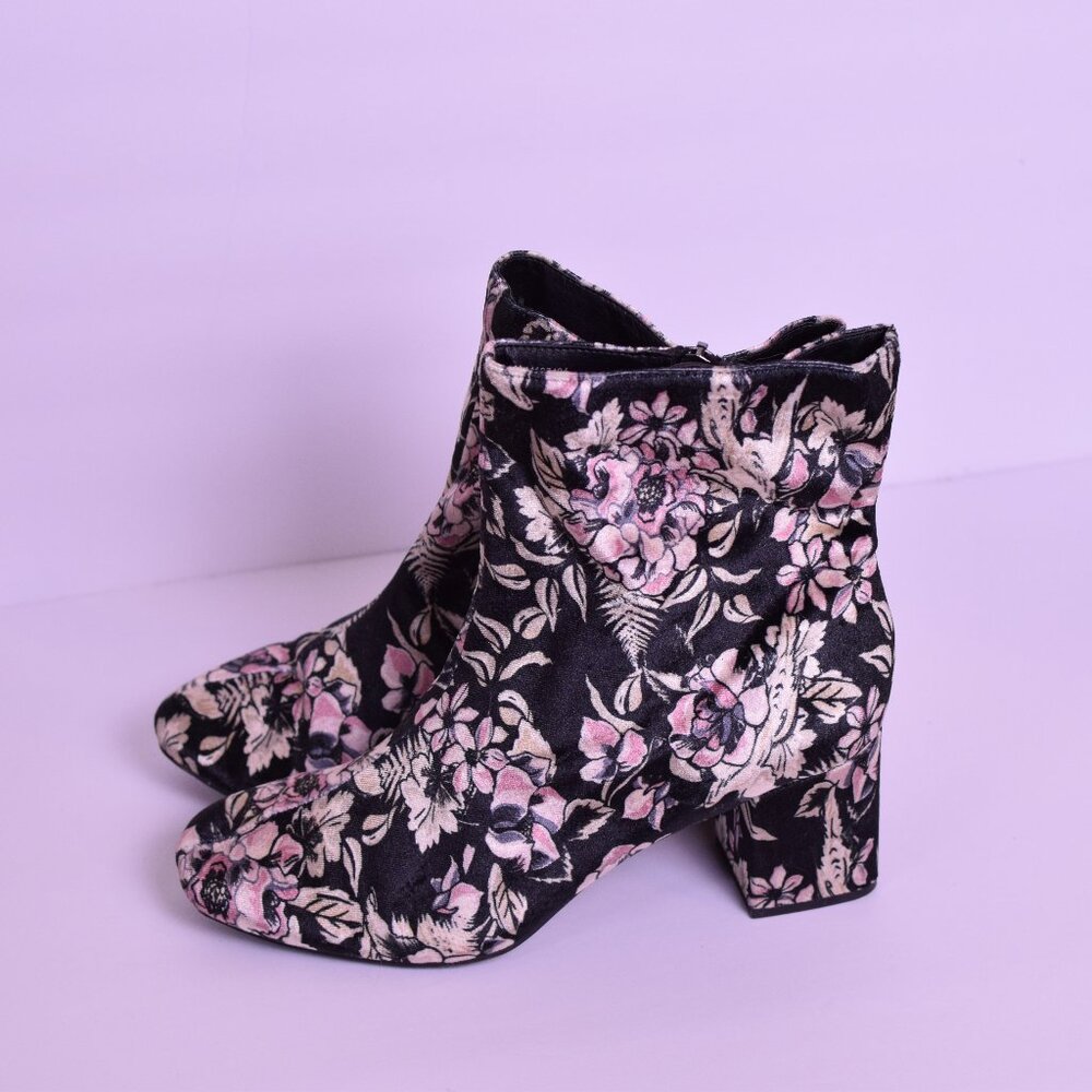 Vintage Cato Women's Coquette Black Velvet Floral Chunky Heel Ankle Boots Size 9 - Picture 6 of 8